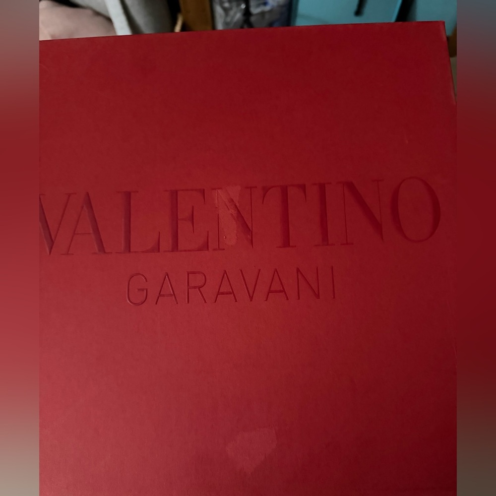 NWT Valentino Garavani Patent Platform Sandals in Ivory with V Gold Logo - Picture 7 of 7
